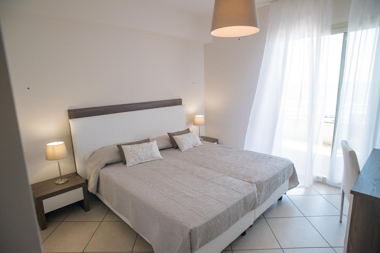 Riva Del Sol Bed and Breakfast Santa Teresa Di Riva Exteriör bild