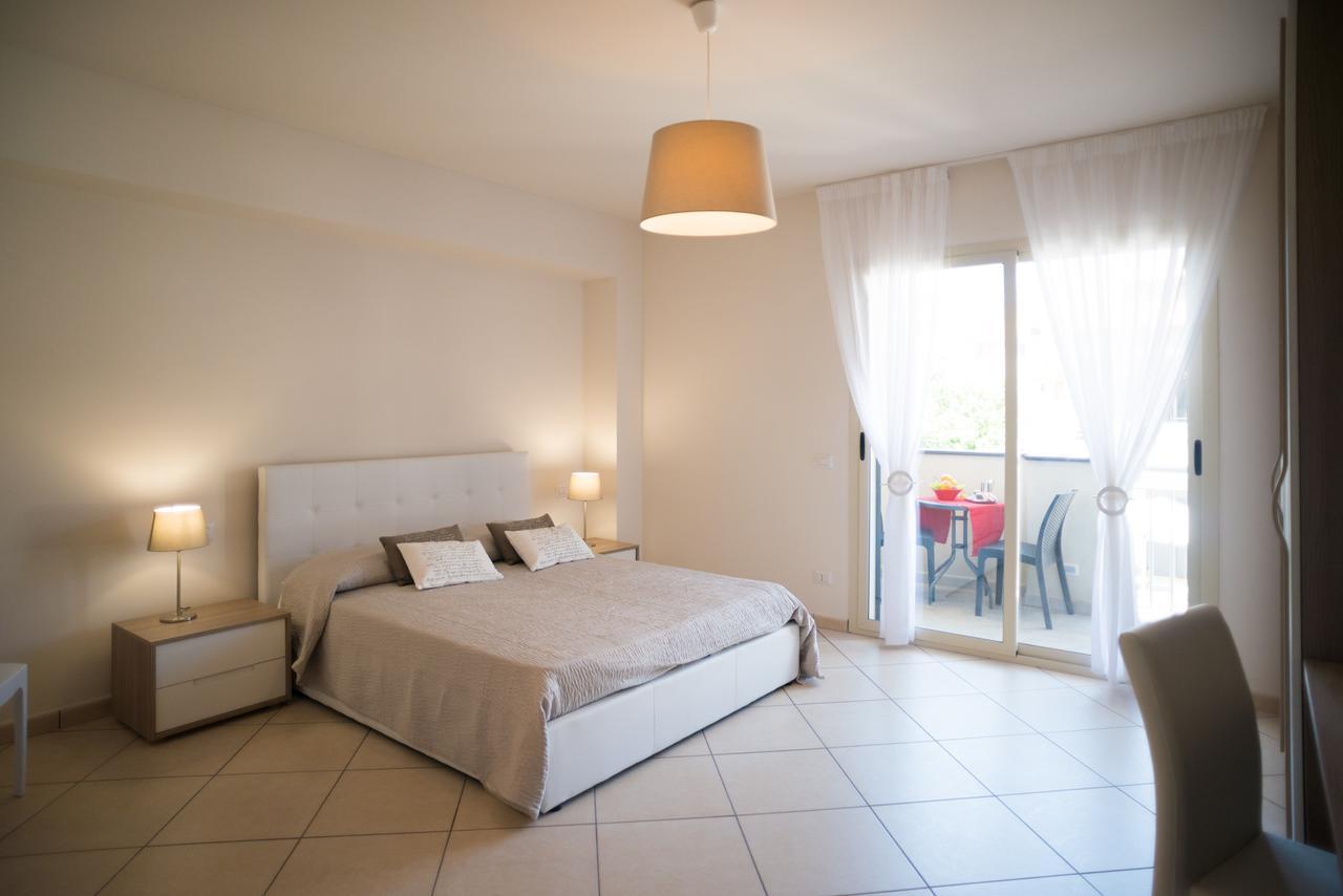 Riva Del Sol Bed and Breakfast Santa Teresa Di Riva Exteriör bild