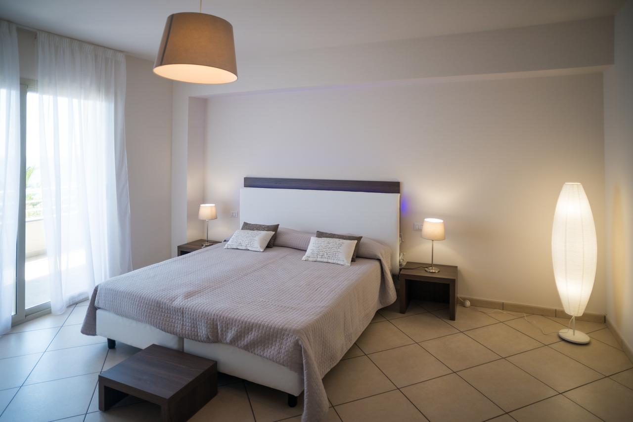 Riva Del Sol Bed and Breakfast Santa Teresa Di Riva Exteriör bild